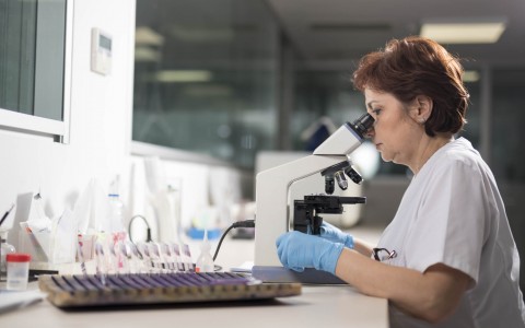 Sistemul Medical MedLife achiziționează primul laborator de anatomie patologică: Onco Team Diagnostic